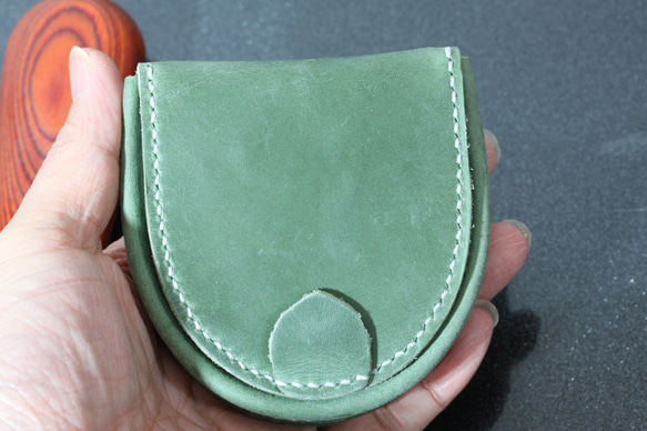 BIG大容量ブライドルレザー新出品手縫い本革 半円型馬蹄型コインケースジェードグリーン 8枚目の画像