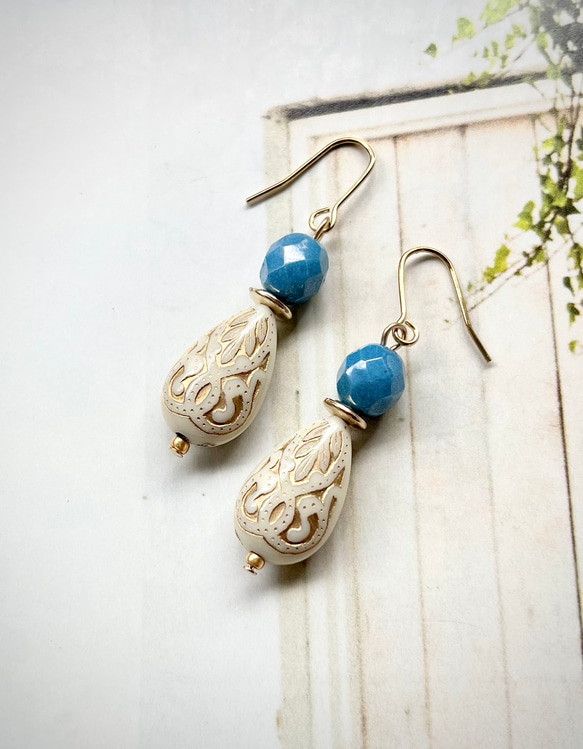 チェコビーズとトロップのピアスG 1枚目の画像