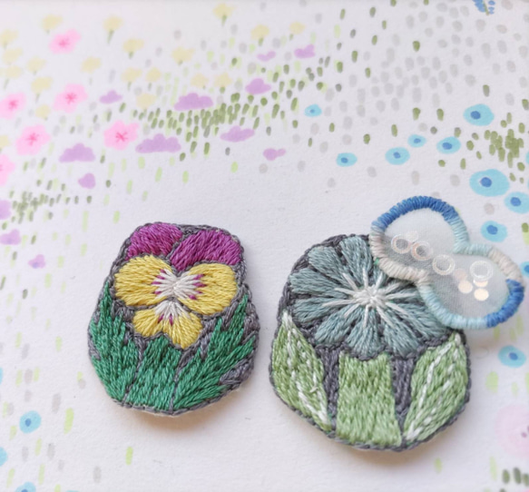 選べる✿刺繍のお花アクセサリー　Aセット 2枚目の画像