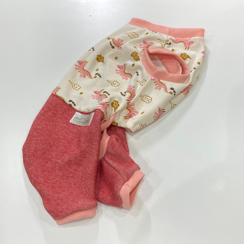☆犬服ロンパース 干支 ツートンタイプ たつ柄ピンク&デニム風ニット赤 
