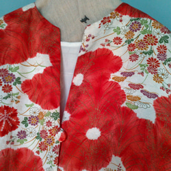 着物リメイク　一つボタンの羽織りもの　絞り風の花柄模様　フリーサイズ　シルク　 4枚目の画像