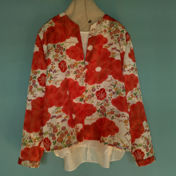 着物リメイク　一つボタンの羽織りもの　絞り風の花柄模様　フリーサイズ　シルク　 1枚目の画像