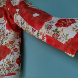 着物リメイク　一つボタンの羽織りもの　絞り風の花柄模様　フリーサイズ　シルク　 8枚目の画像