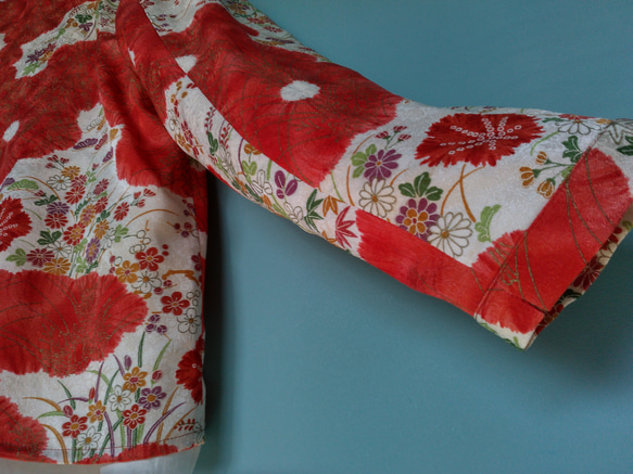 着物リメイク　一つボタンの羽織りもの　絞り風の花柄模様　フリーサイズ　シルク　 8枚目の画像