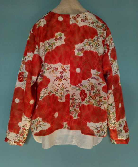 着物リメイク　一つボタンの羽織りもの　絞り風の花柄模様　フリーサイズ　シルク　 6枚目の画像