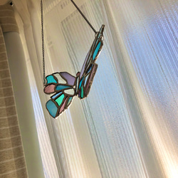 ステンドグラス　蝶々　サンキャッチャー 2枚目の画像