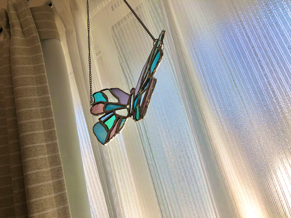 ステンドグラス　蝶々　サンキャッチャー 2枚目の画像