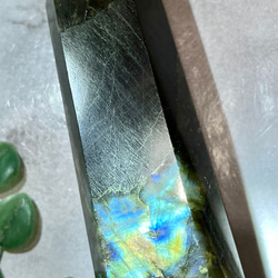 【宇宙エネルギー】虹　ラブラドライト　レインボー　ポイント　原石　ポリッシュ 1枚目の画像