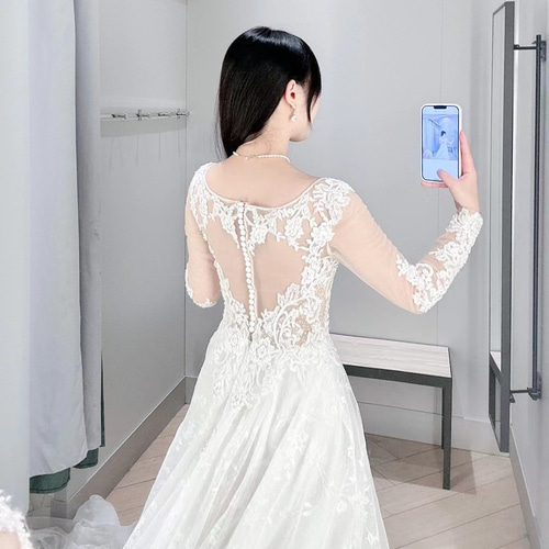 エレガント！贅沢な花総レース Vネック 背中見せ 長袖 ロングトレーン  