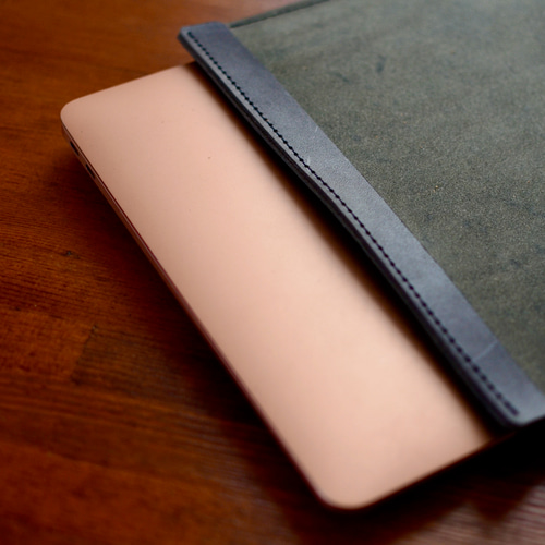 本革 床ヌメ革 ナチュラル/ブラック mac book surfaceなど