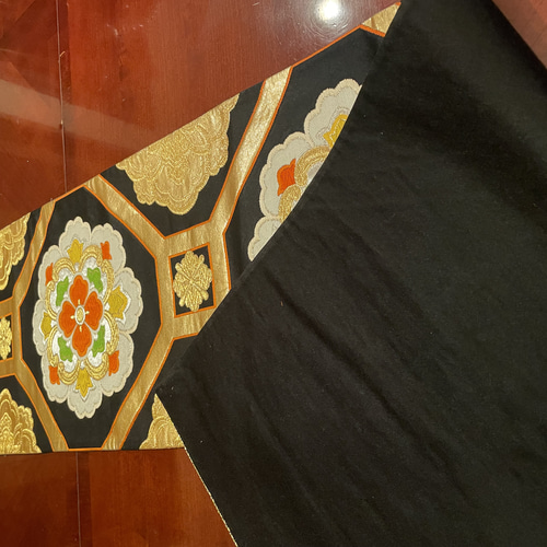 2515豪華刺繍 お正月にピッタリな正絹テーブルランナー 帯