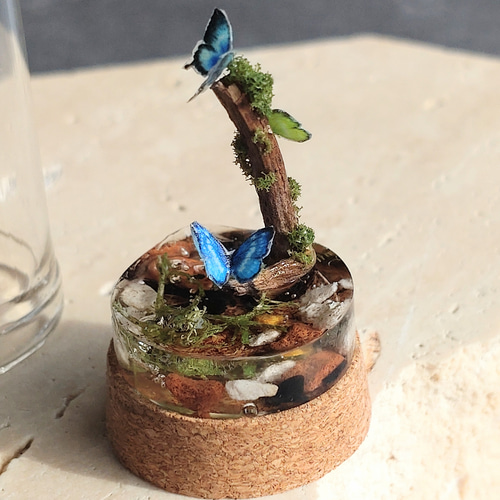 ジオラマ】水辺の蝶 01【ガラスドーム】 立体・オブジェ folie plant