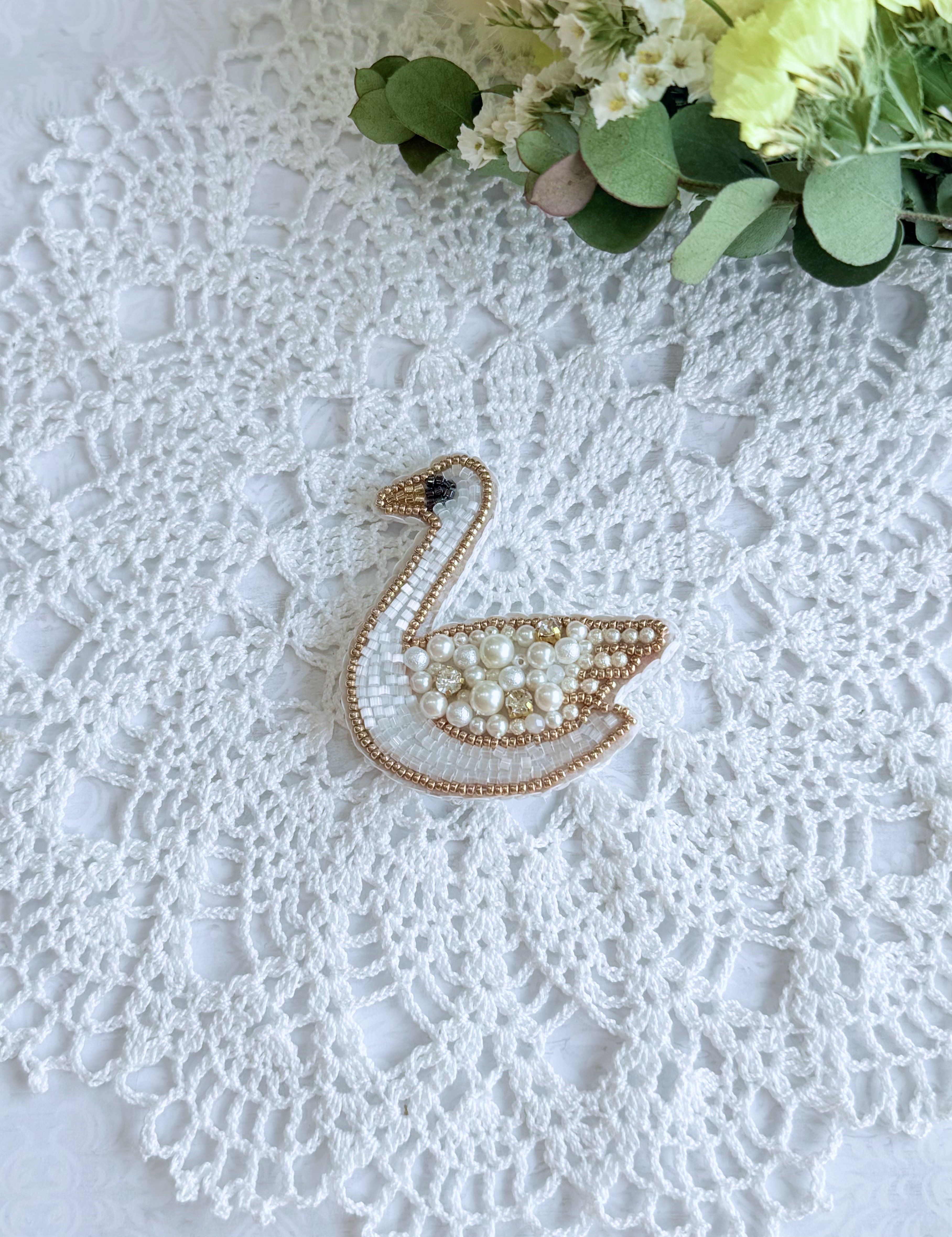 【あい】オートクチュールビーズ刺繡　タンブラー・クロワッサンブローチ