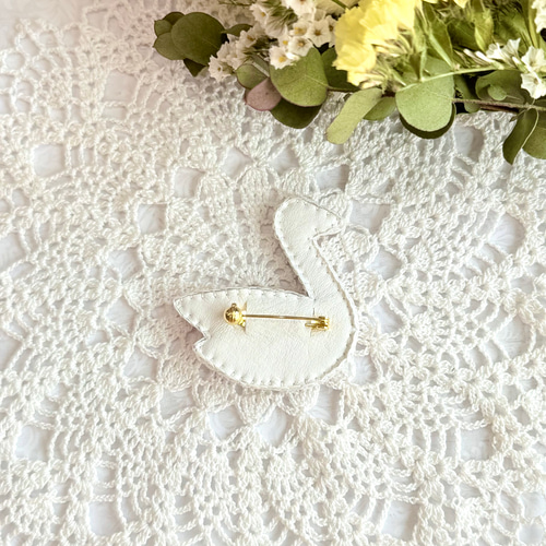 ビーズのオートクチュール刺繍ブローチ・白鳥 ブローチ Little