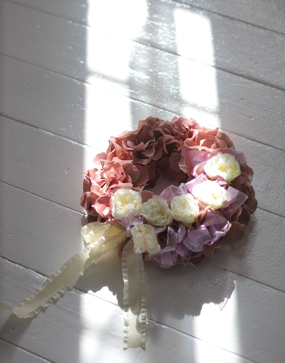 くすみピンク紫陽花とクシュクシュホワイトローズのリース　壁飾り　インテリア 2枚目の画像