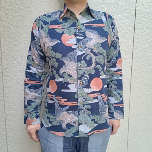 長袖和柄シャツ（夕日に松と鷹） 1枚目の画像