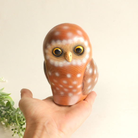 森に佇むフクロウ (★台付き)  flying owl / wood bird 4枚目の画像