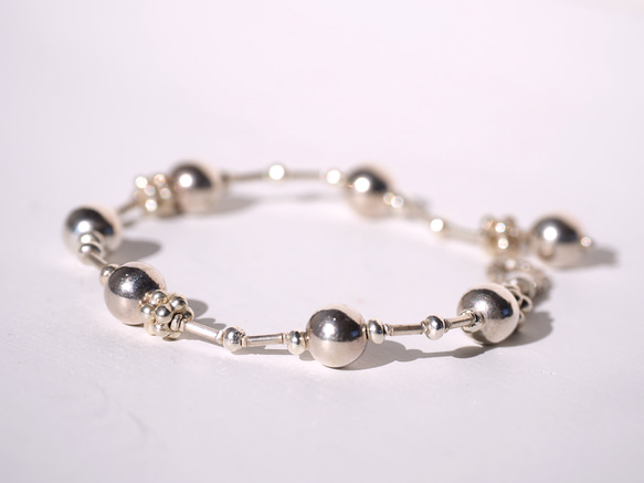Silver bracelet 'ball design' 2枚目の画像