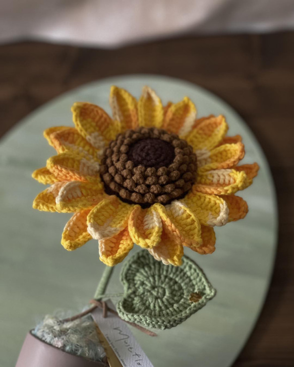 ひまわりの鉢植えの花 - 手作りのニットフラワー 4枚目の画像