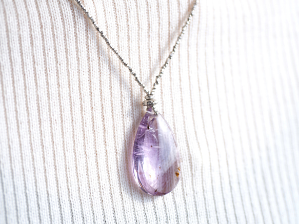 'Cacoxenite in amethyst' silver pendant 1枚目の画像