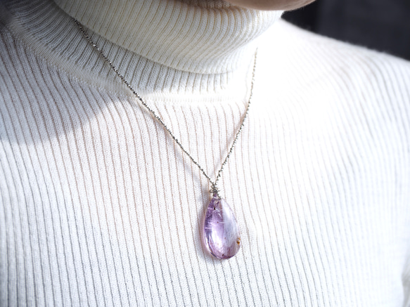 'Cacoxenite in amethyst' silver pendant 7枚目の画像