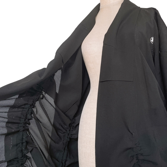 ドレープ際立つ 変型 着物ガウン 裾袖クシュ 絽  着物リメイク 和柄男女兼用 フリーサイズ B5123 7枚目の画像