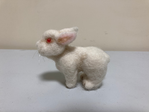 羊毛フェルト　白ウサギ 2枚目の画像