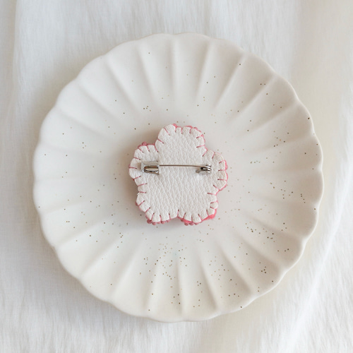 こり 桜 ビーズ 刺繍 ブローチ ハンドメイドアクセサリー 桜風 ビーズ刺繍ブローチ - CAVI'S GALLERY | minne 国内最大級