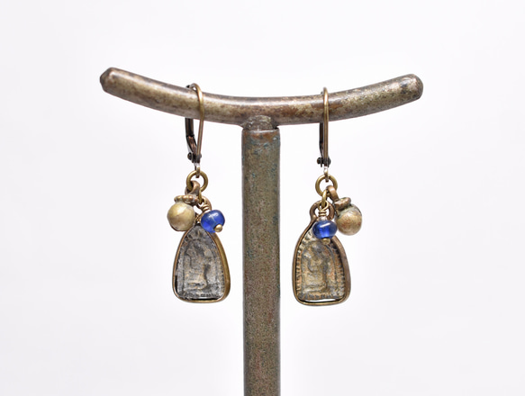 Prakluang 和藍色古董珠、民族鐘形耳環 第7張的照片