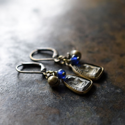 Prakluang 和藍色古董珠、民族鐘形耳環 第1張的照片