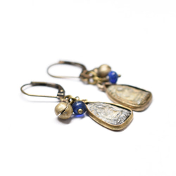 Prakluang 和藍色古董珠、民族鐘形耳環 第5張的照片