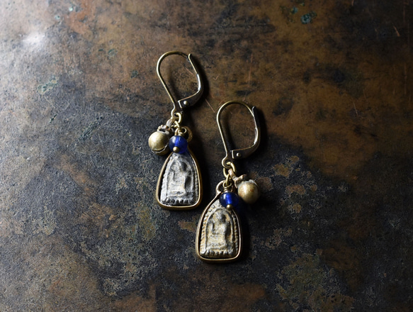 Prakluang 和藍色古董珠、民族鐘形耳環 第2張的照片