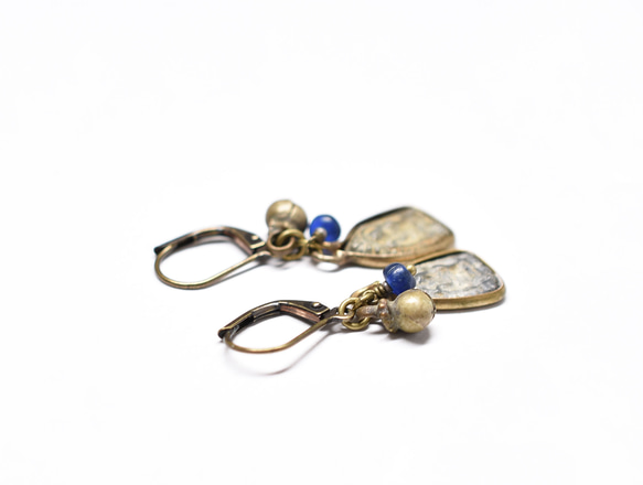 Prakluang 和藍色古董珠、民族鐘形耳環 第6張的照片