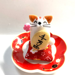 ❣️在庫処分SALE更に値引き❣️☆小さなにこやか招き猫ちゃん　1500円→800円　樹脂粘土　置物 1枚目の画像