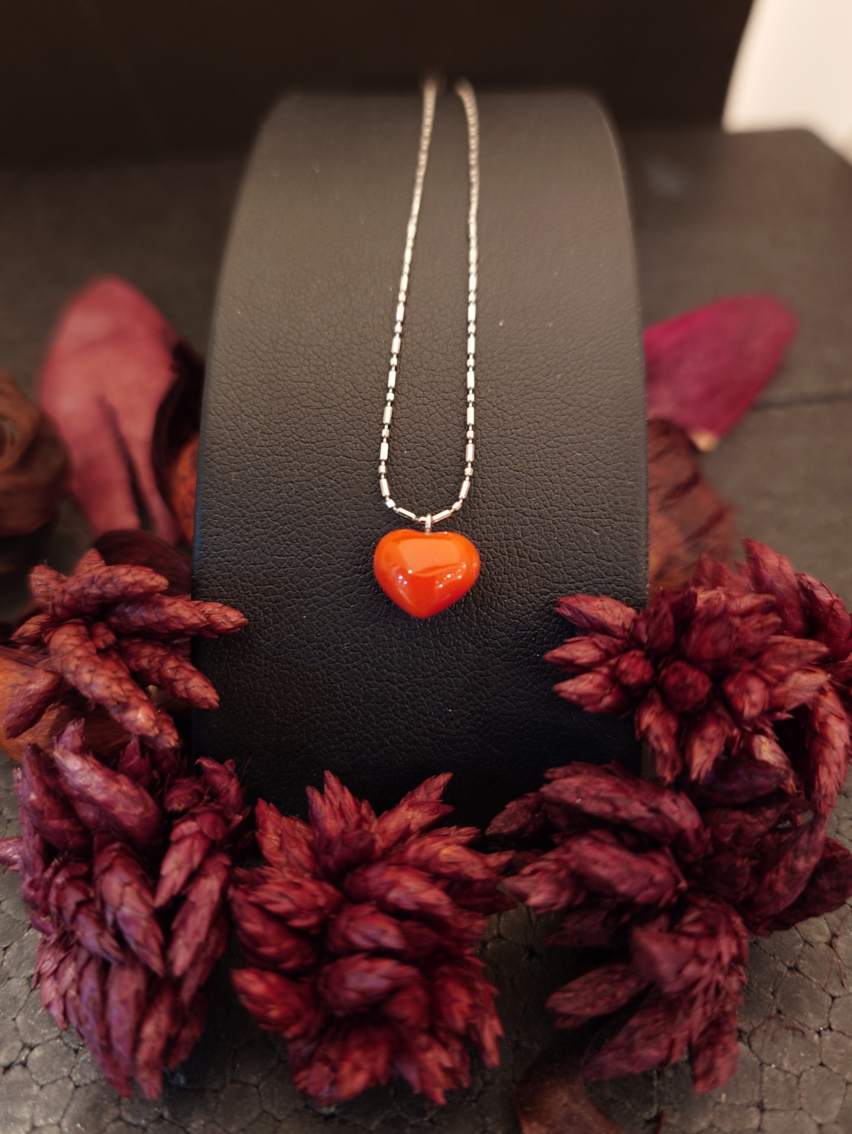 赤いハートのペンダント