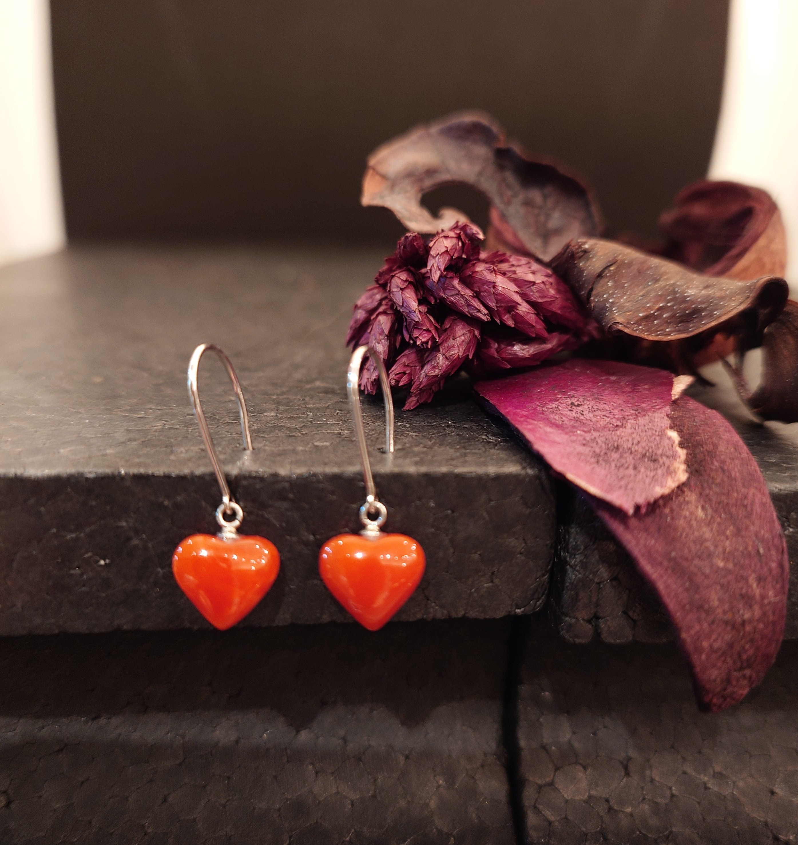 赤いハートのピアス