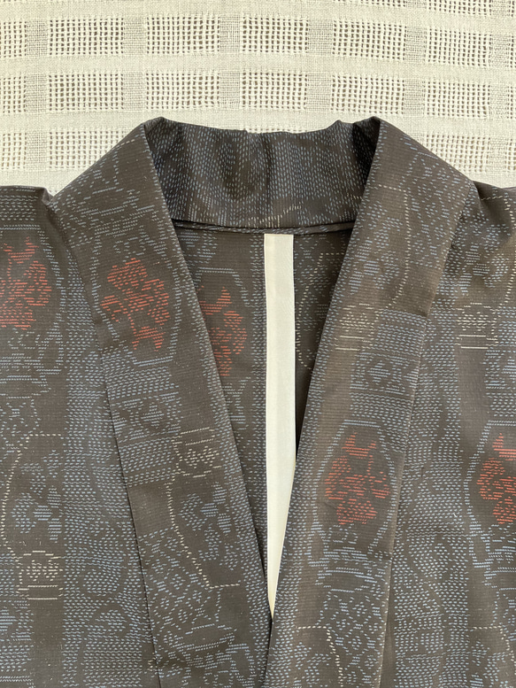 大島紬　着物リメイク　作務衣　花瓶風古典草花模様　和の上衣　現品限り 4枚目の画像