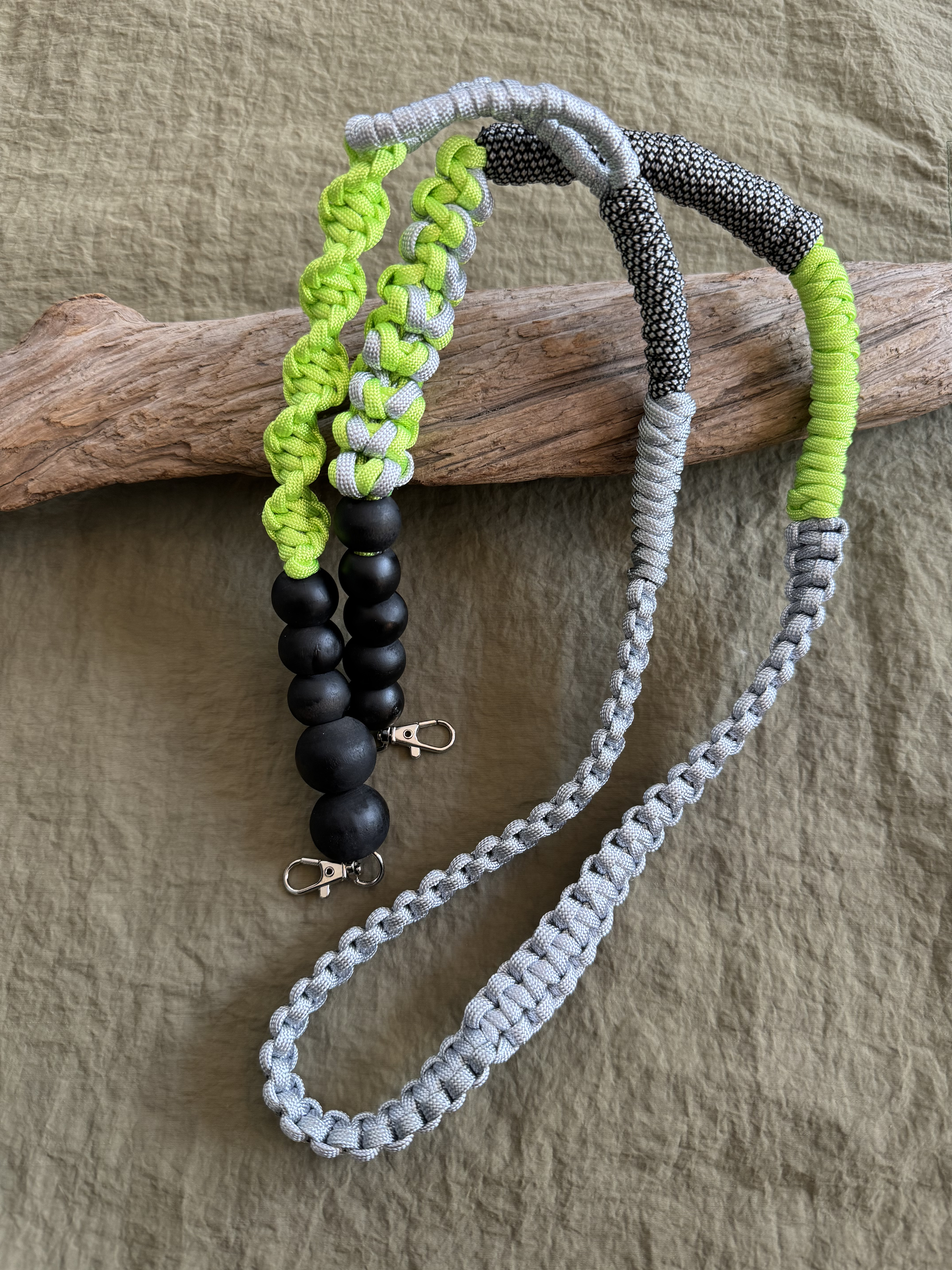 wood ballとパラコードのストラップ　neonyellow green×silver