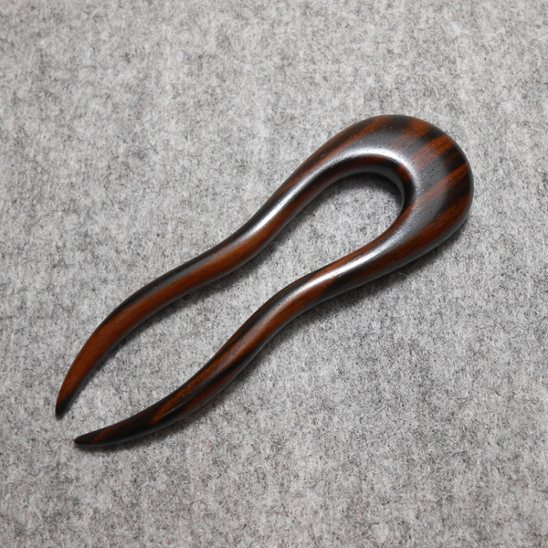 剣モチーフのかんざし：ネフライトとスターリングシルバーで上品な輝き  