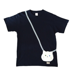 手触りもこもこ！白猫のポシェット風ポケット付きTシャツ　ネイビー2　【トトネコ】 3枚目の画像