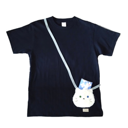 手触りもこもこ！白猫のポシェット風ポケット付きTシャツ　ネイビー2　【トトネコ】 2枚目の画像