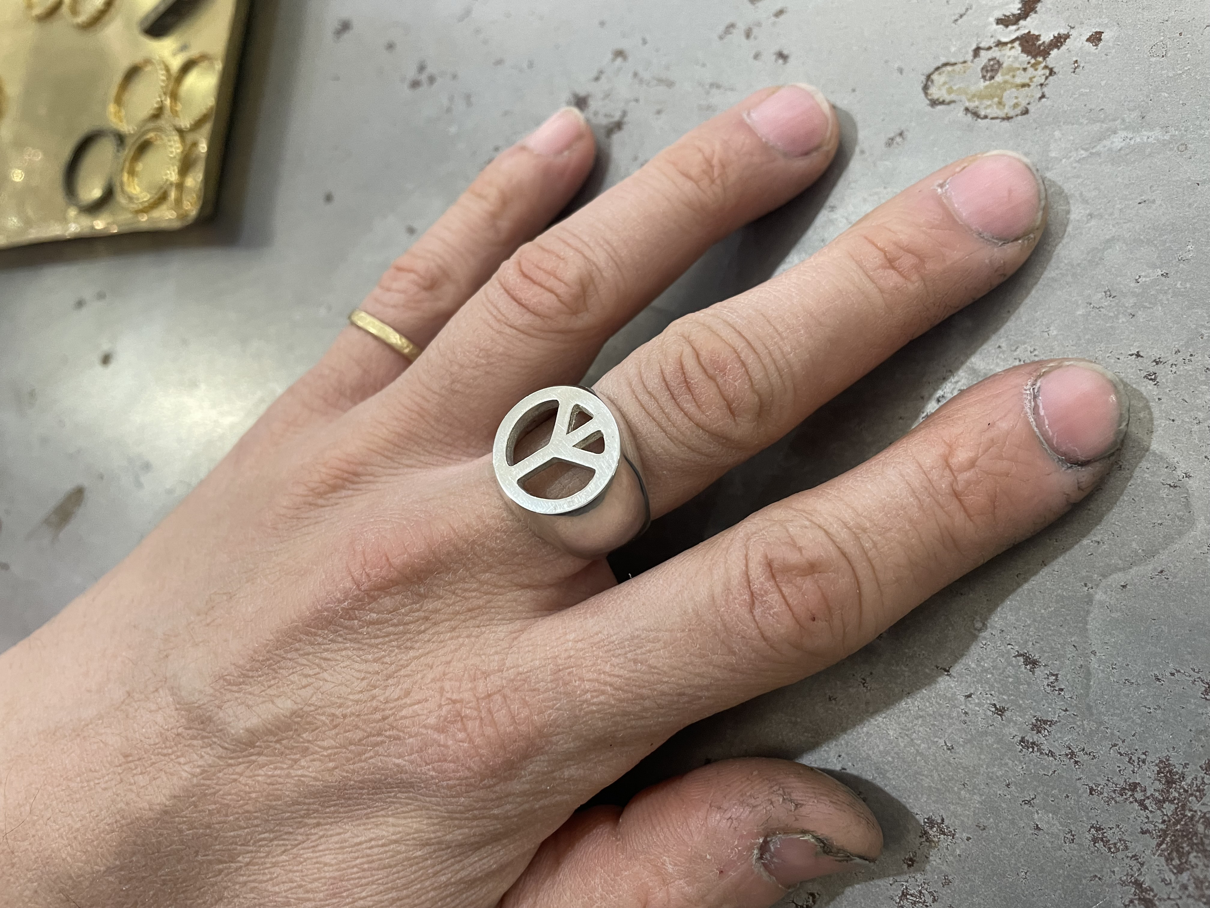 ピースマークシグネットリング  / peace sign signet ring