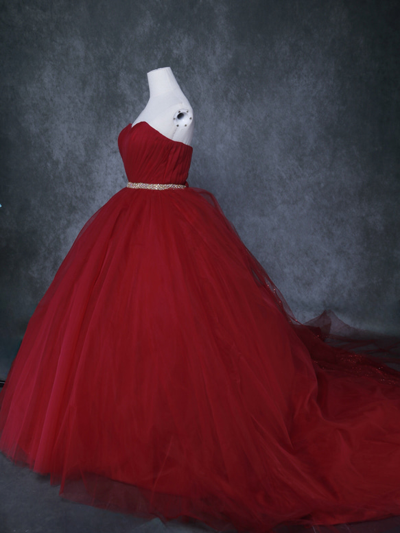 ウエディングドレス  赤  キラキラグリッターチュール  ベルト  派手な  披露宴 カラードレス 2枚目の画像