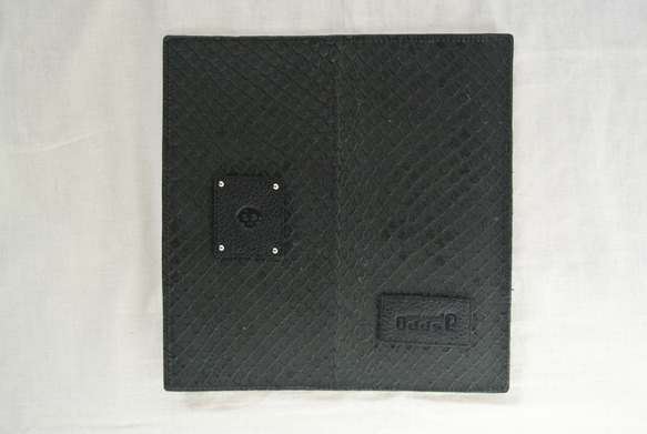 スカル、薄型二つ折りウオレット（ウロコ革） 3枚目の画像