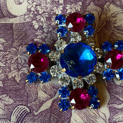 新商品！チェコ製♪『宝石のようなハンドメイドのビジューガラスアンティークボタン』～ブルー×濃いピンク～ 2枚目の画像