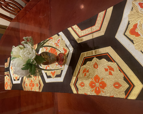 2524豪華刺繍 お正月にピッタリな正絹テーブルランナー 帯リメイク