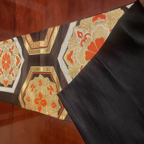 2524豪華刺繍 お正月にピッタリな正絹テーブルランナー 帯リメイク