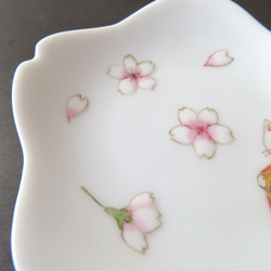 猫ちゃんの桜の小皿　２枚セット　手描きの器 8枚目の画像