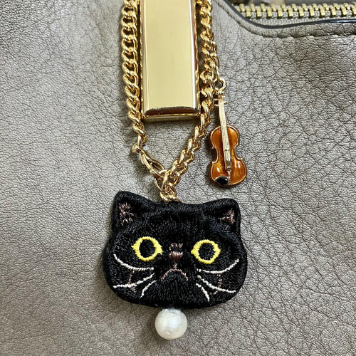 猫さん刺繍とバイオリンのバックチャーム その他アクセサリー Reona