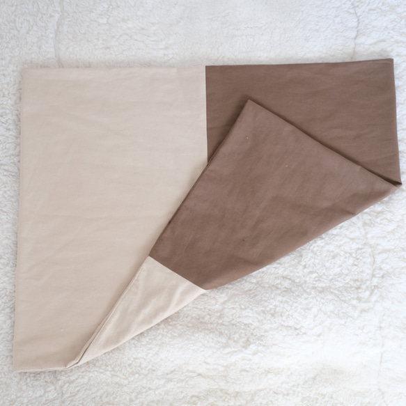 拉絨圍脖，也可用作毯子。由 100% 純棉製成，溫和親膚。 第20張的照片